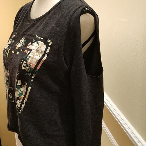 Recycled Karma Gray Cold Shoulder Top size Small - Picture 2 of 7